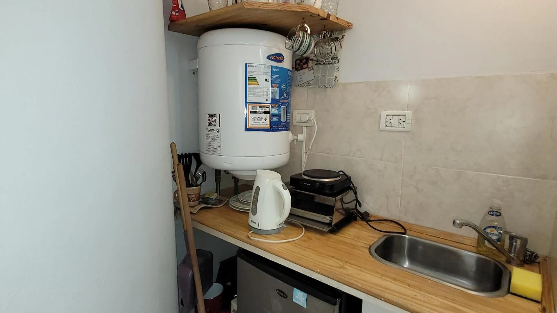 Pequeno Y Funcional Ciudad De Mendoza Apartment
